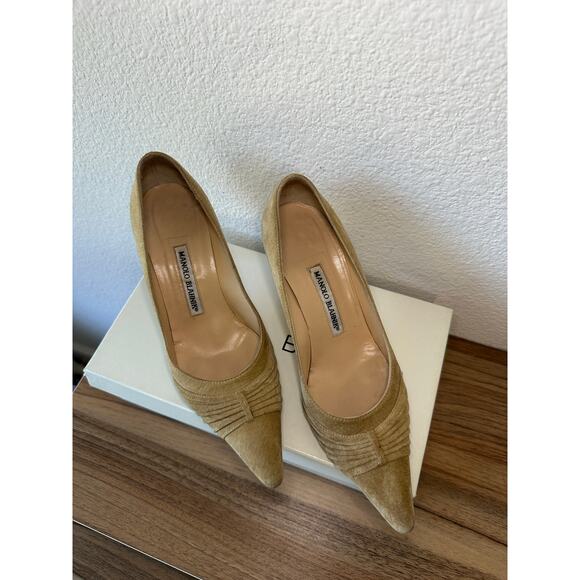 Manolo Blahnik Havana Suede Pumps – Size 7B – Camel Golda Style - Picture 2 of 4